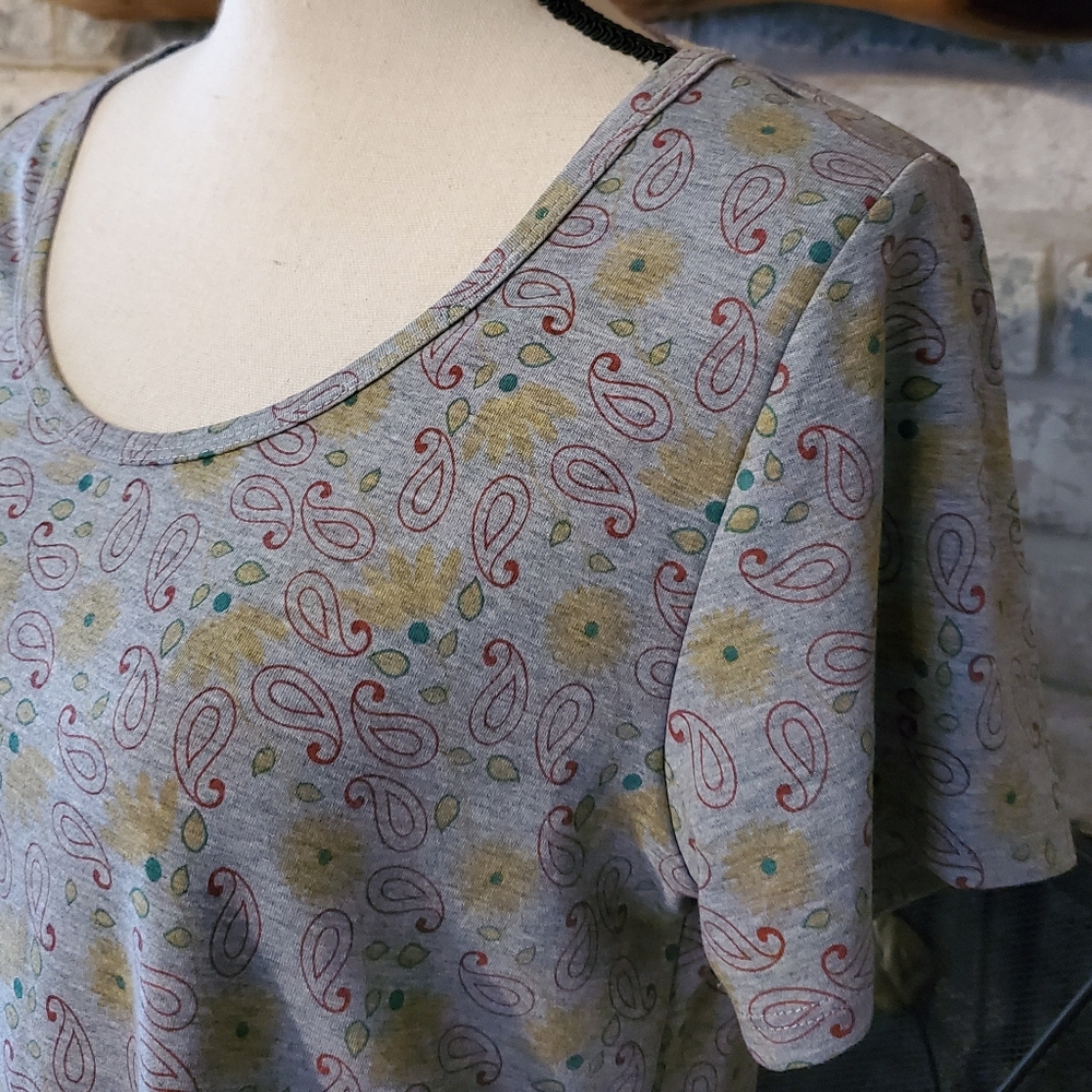 LuLaRoe Classic T - Picture 2 of 6